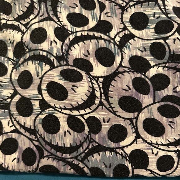 LuLaRoe Black Skull Patterned Leggings TC2 - Picture 2 of 3